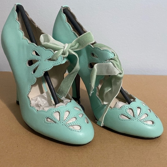Mojo Moxy Shoes - Vintage heel